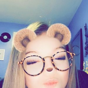 Meet your Posher, Chloe